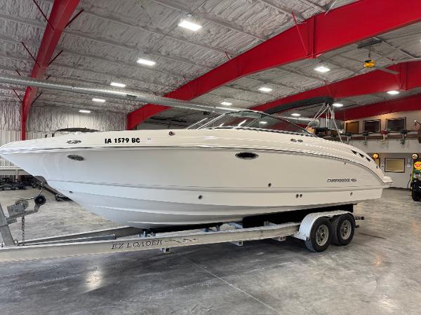 Chaparral 276 SSi 2007 Chaparral 276 SSi boat on trailer in indoor storage facility.