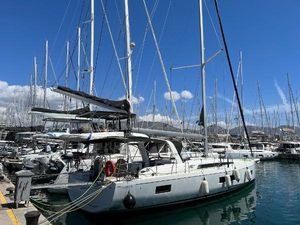 Beneteau Oceanis 51.1 2018 Beneteau Oceanis 51.1 yacht docked in a marina under a clear blue sky.