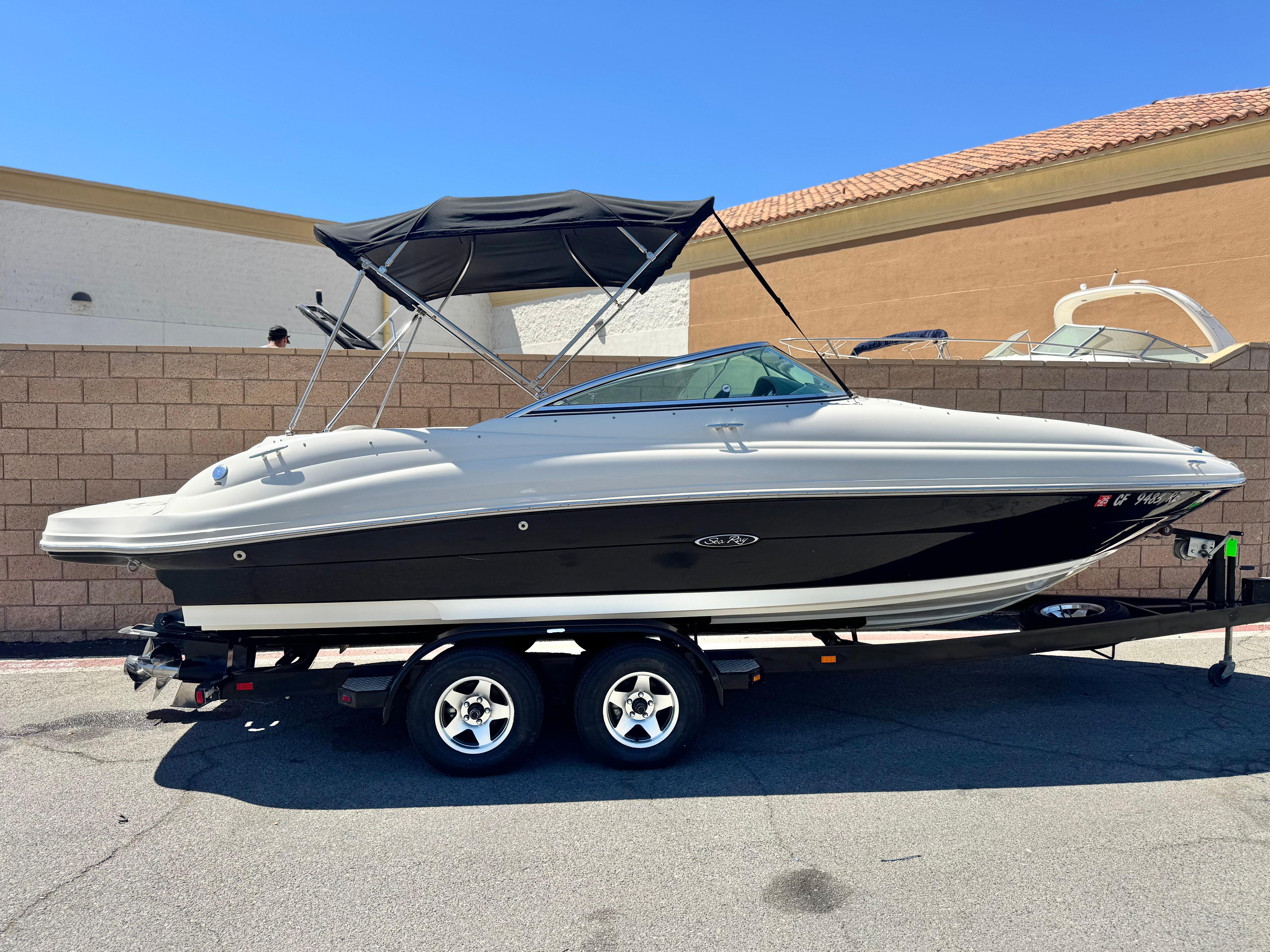 2005 Sea Ray 220 Sundeck