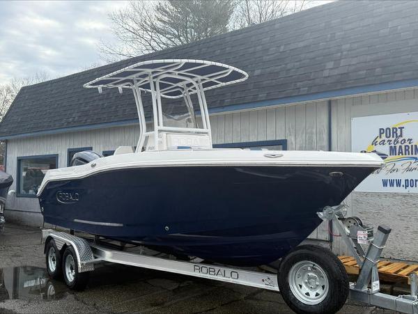 Robalo R 200 2025 Robalo R 200 boat on trailer at Port Harbor Marine.