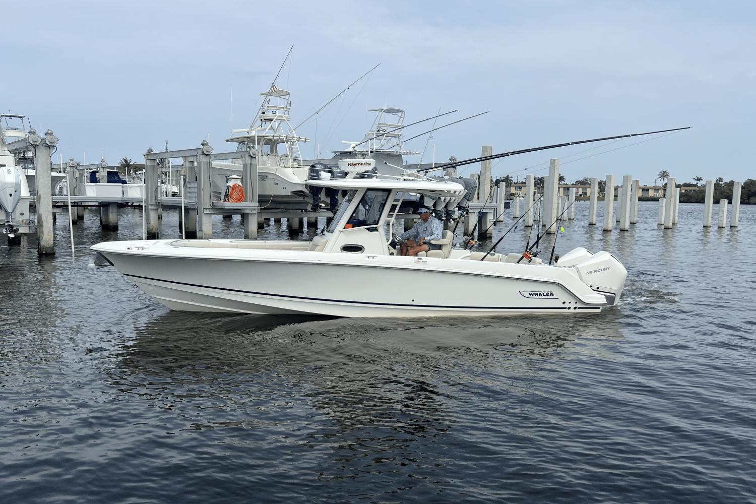 2019 Boston Whaler 280 Outrage