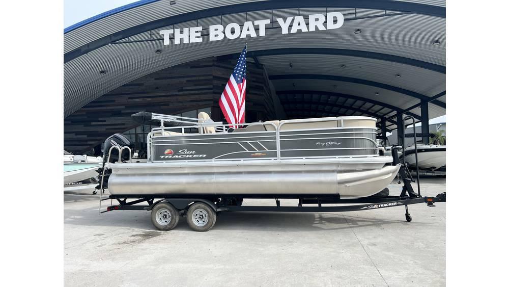 Sun Tracker Party Barge 20 DLX