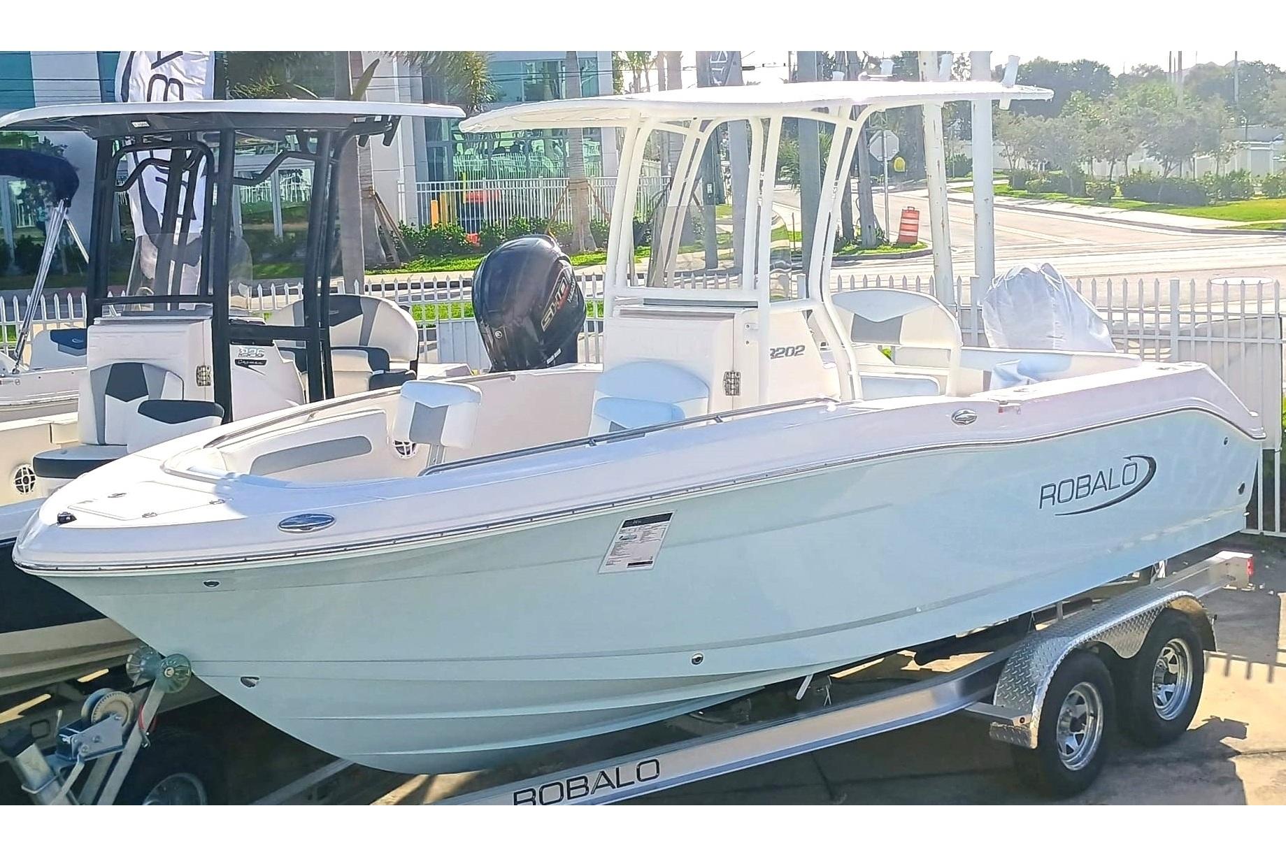 2025 Robalo R202 Explorer