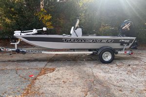 Tracker Bass Tracker Classic CC 2026 Tracker Bass Tracker Classic CC boat on trailer, parked outdoors.