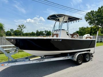 2019 Sea Born LX21 Center Console