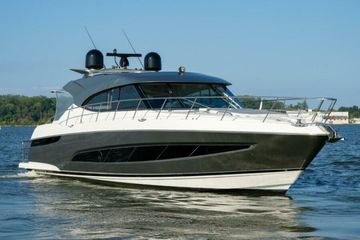 2020 Riviera 5400 Sport Yacht