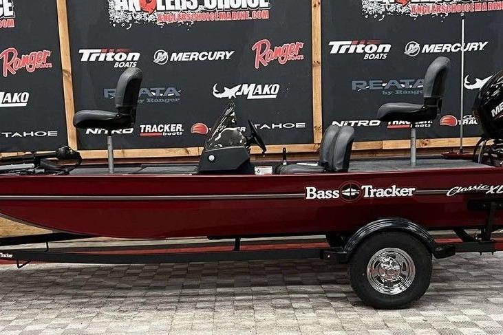 Tracker BASS TRACKER® Classic XL 2026 Tracker BASS TRACKER® Classic XL boat on display, maroon color, side view.