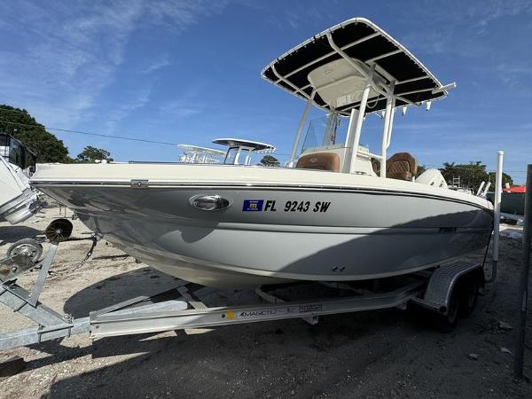 216CC Center Console - Stingray Boats