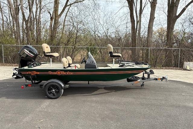 2026 Tracker Bass Tracker Classic Limited