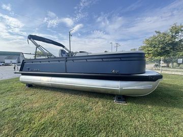 2026 VIAGGIO by Misty Harbor V22U Tri-Toon