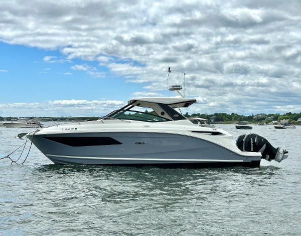 2021 Sea Ray 320 Sundancer