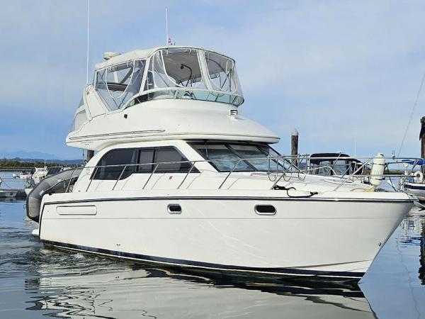 2001 Bayliner 3488 Command Bridge