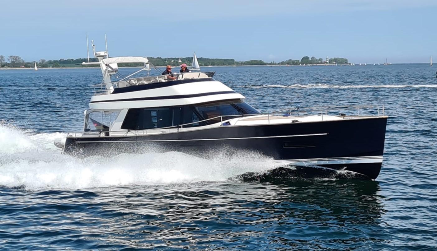 2020 Contest 52MC Flybridge