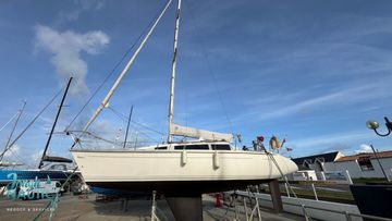 1987 Dufour 28