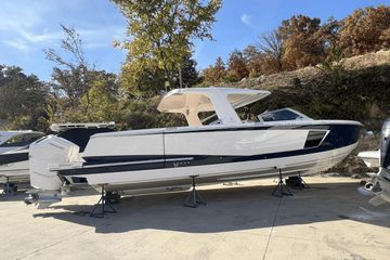 2025 Aviara AV40 Outboard