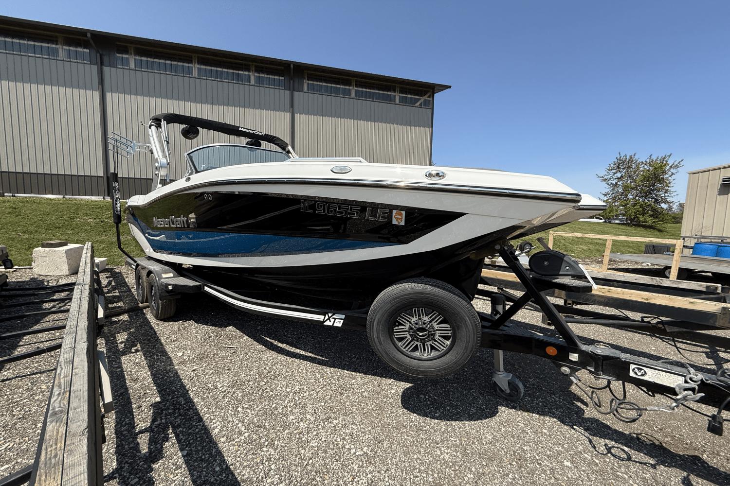 2019 MasterCraft XT22