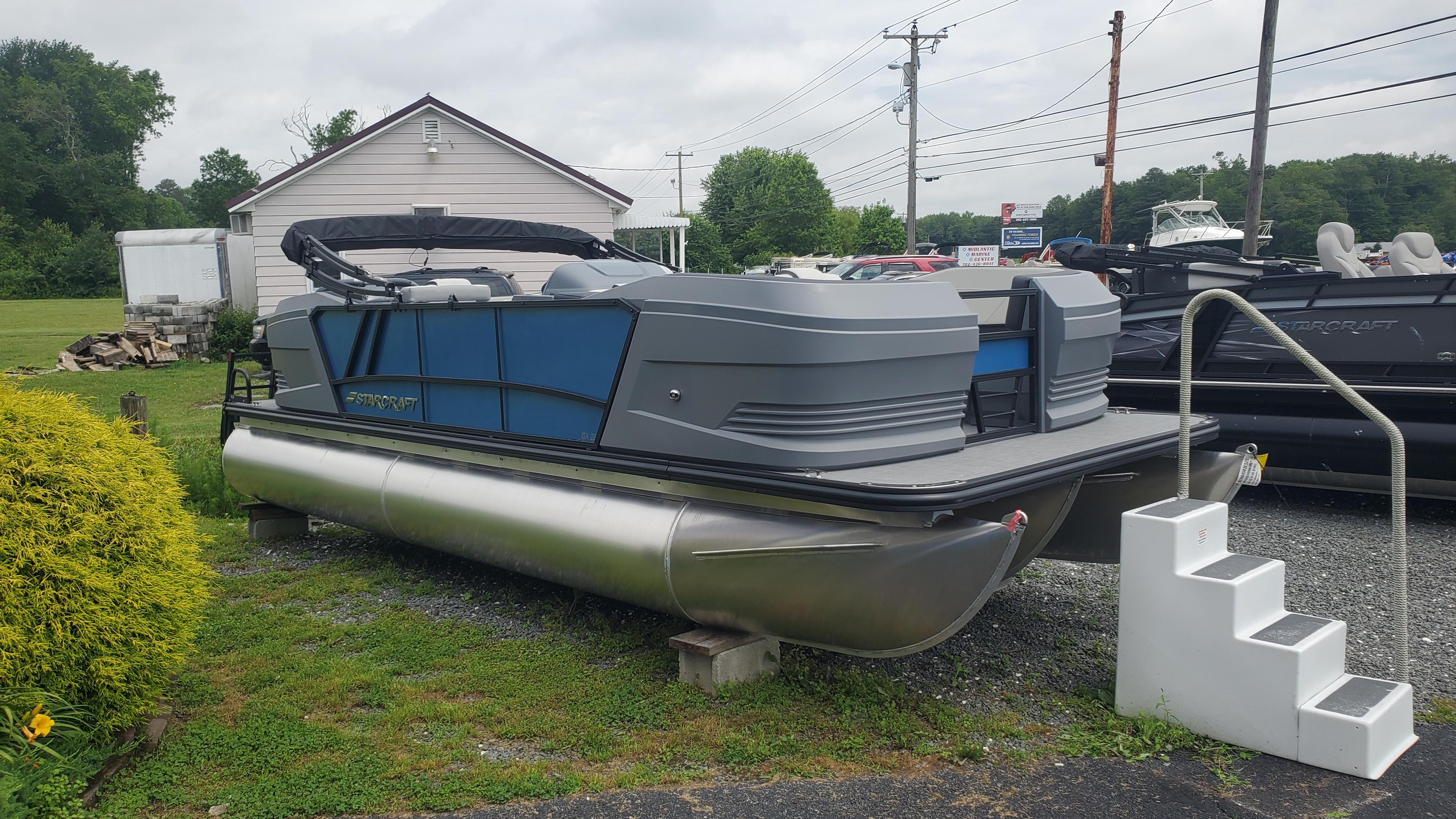 Starcraft GX 22 R DH Sport 2025 Starcraft GX 22 R DH Sport pontoon boat displayed outdoors.