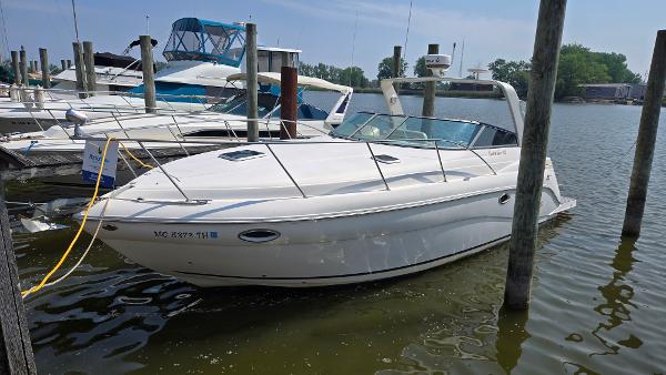 Rinker Fiesta Vee 312 2003 Rinker Fiesta Vee 312 boat docked at a marina.