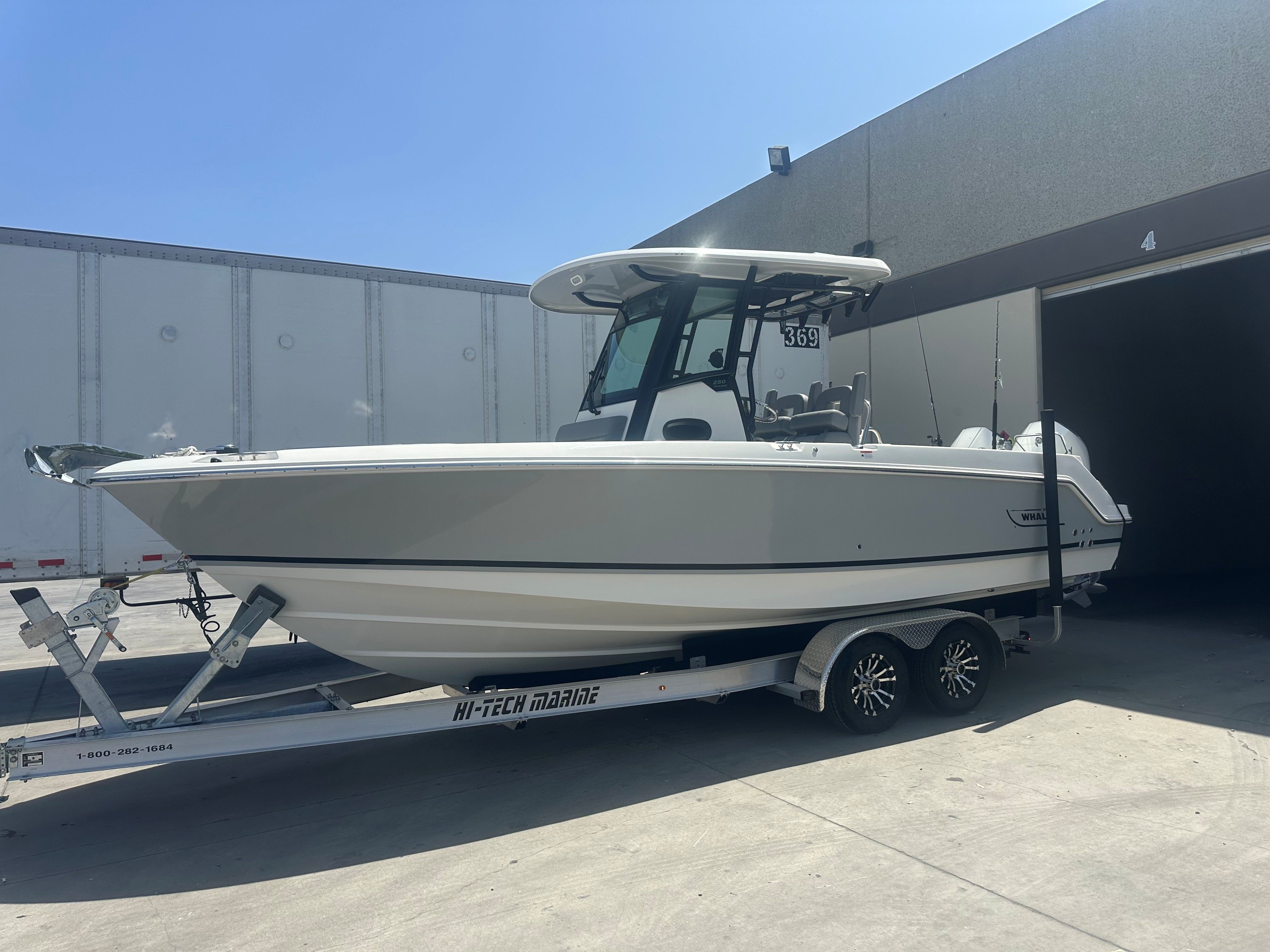 2024 Boston Whaler 250 Outrage