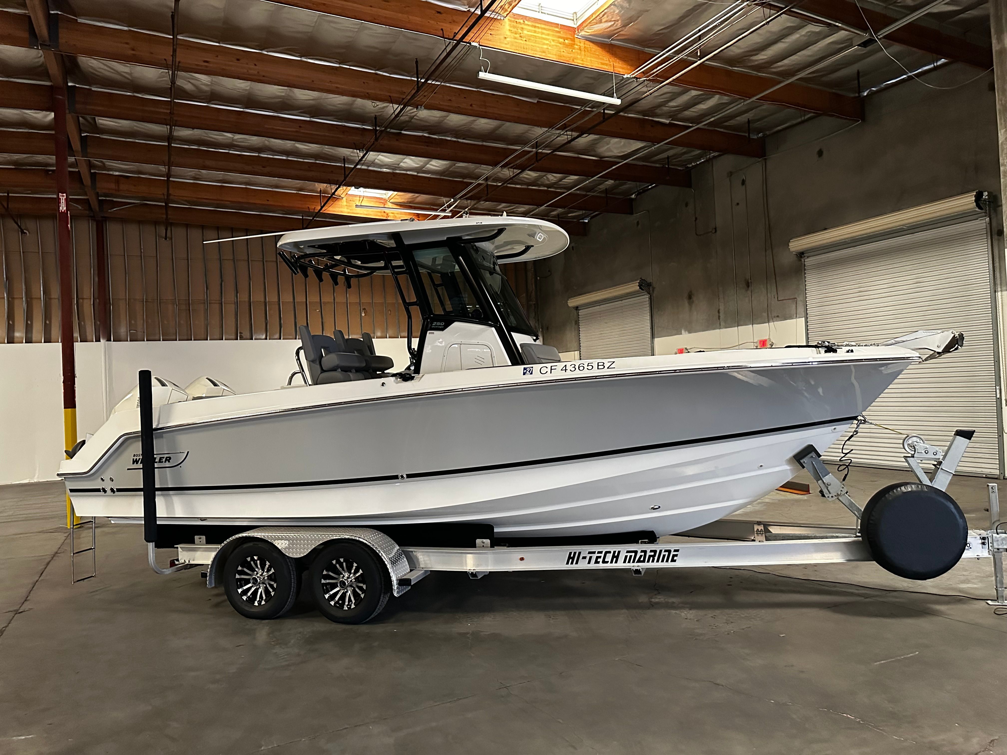 2024 Boston Whaler 250 Outrage