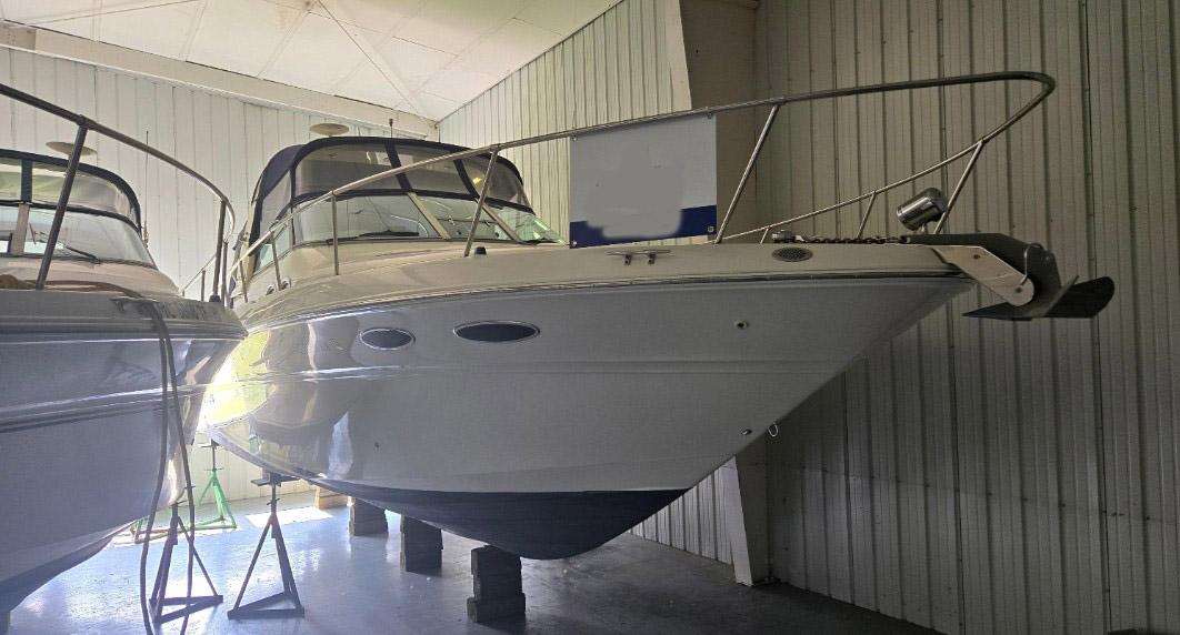 Sea Ray 310 Sundancer 2000 Sea Ray 310 Sundancer boat in storage, side view.
