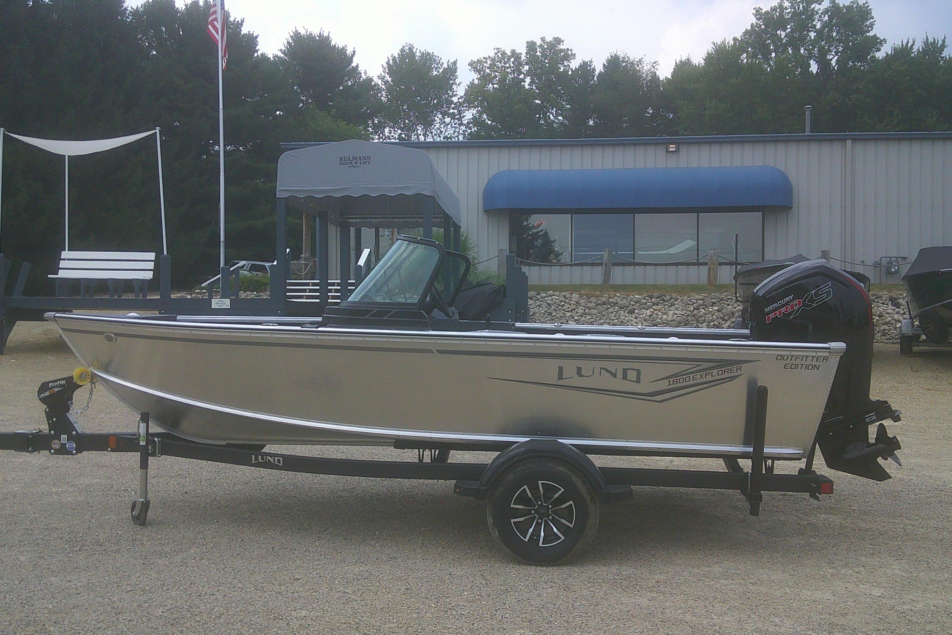 Lund 1800 Explorer Sport 2026 Lund 1800 Explorer Sport boat on trailer, parked outside dealership.