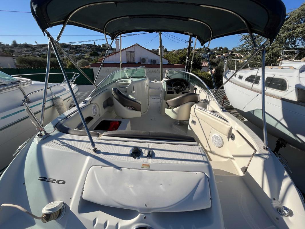 2006 Sea Ray 220 Sundeck