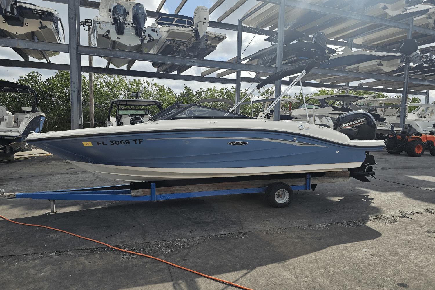 Sea Ray SPX 190 Outboard