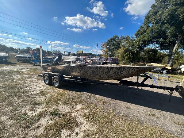 2024 Crestliner 2070 Retriever Jon