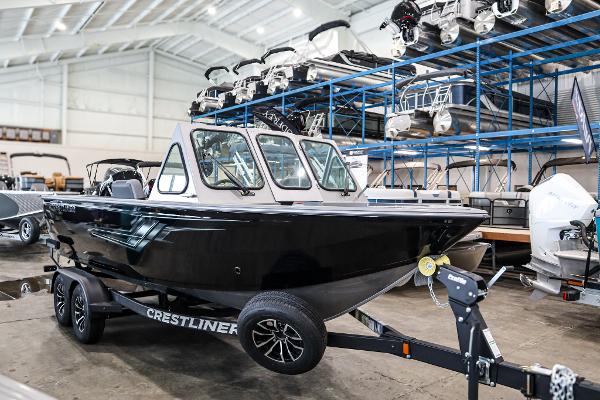 Crestliner 2050 Commander 2025 Crestliner 2050 Commander boat in showroom, black exterior, on trailer.