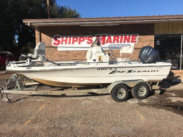 Bay Stealth 2030 Liner 2005 Bay Stealth 2030 Liner boat on trailer at Shipp's Marine.