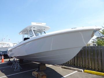 2025 Everglades 335 Center Console