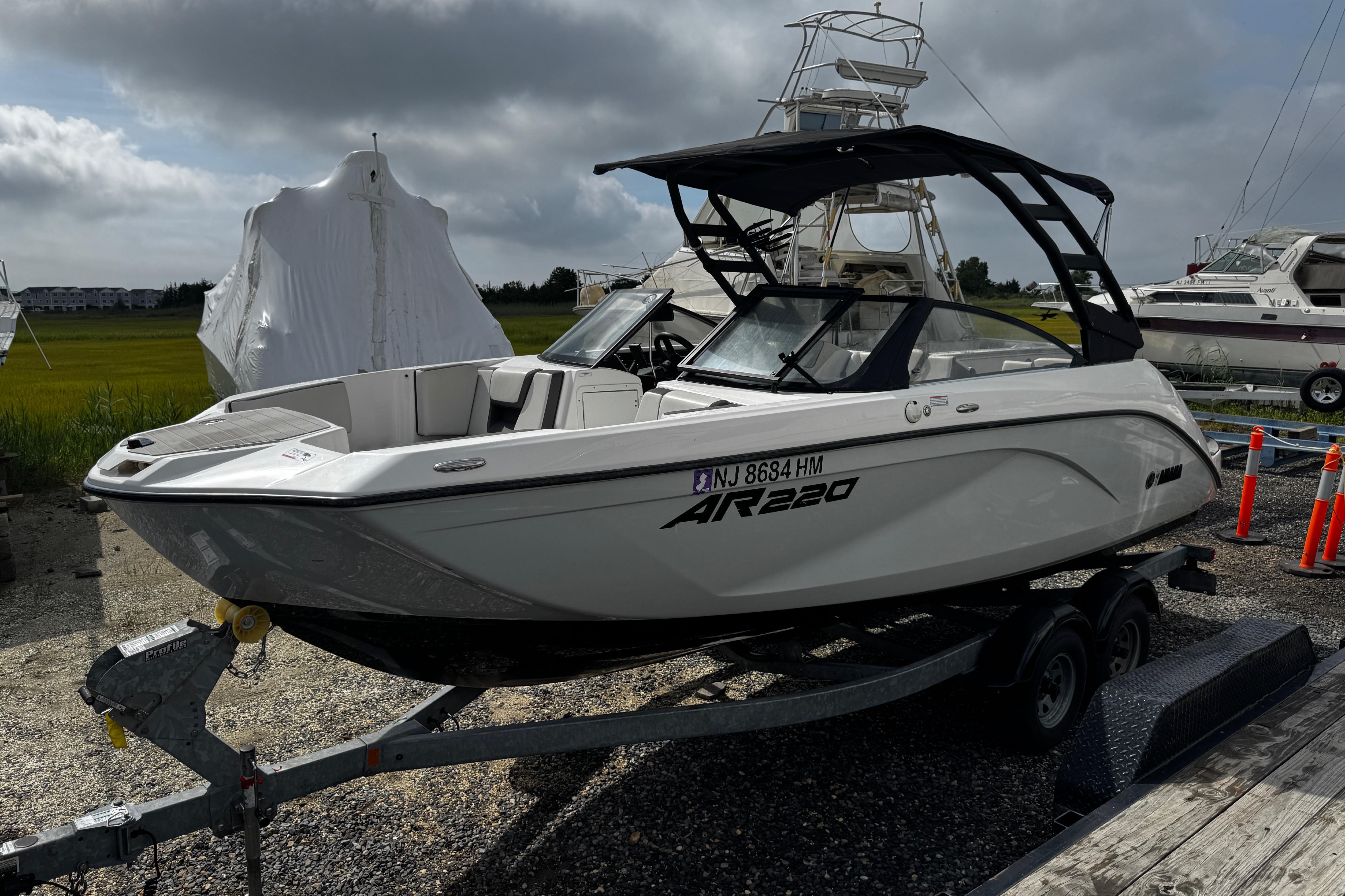 2023 Yamaha Boats AR220