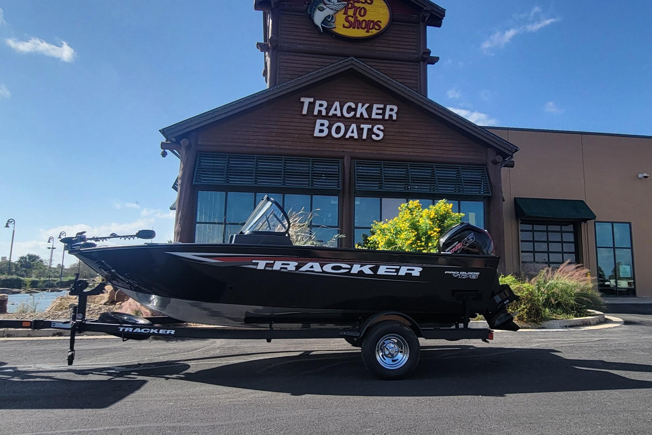 Tracker Pro Guide V-175 Combo 2026 Tracker Pro Guide V-175 Combo boat outside Tracker Boats store.