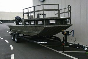 Tracker Grizzly 2072 CC Sportsman Kicker 2026 Tracker Grizzly 2072 CC Sportsman Kicker boat on trailer, parked outdoors.