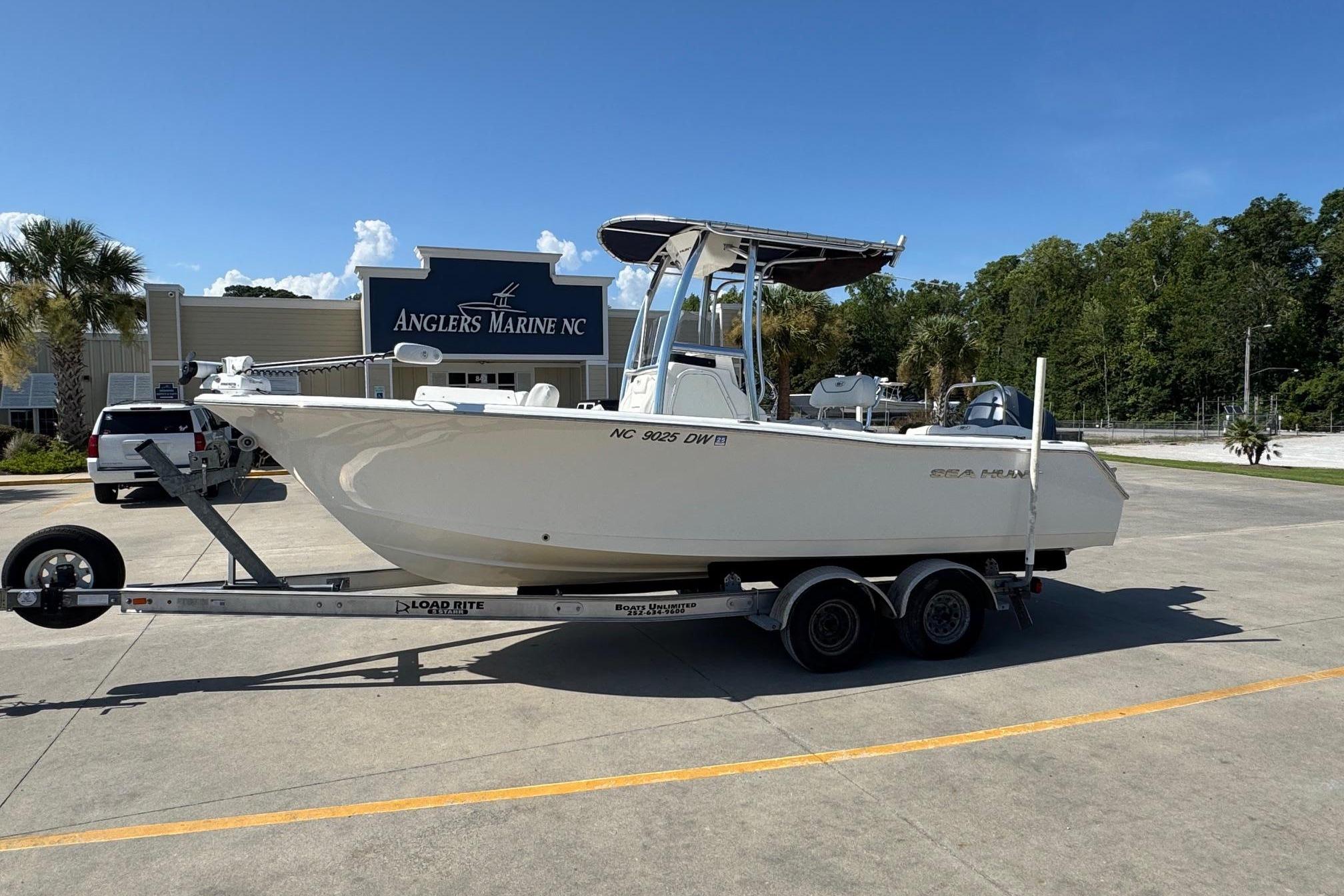 2012 Sea Hunt Triton 225