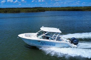 2019 Robalo R317 Dual Console