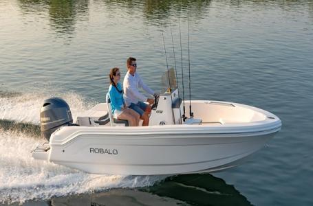 2025 Robalo Center Console R160