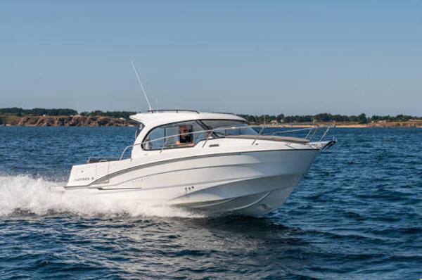 Beneteau Antares 8 V2 2024 Beneteau Antares 8 V2 cruising on open water, showcasing sleek design and performance.