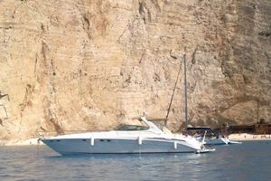 Sea Ray 540 Sundancer 1998 Sea Ray 540 Sundancer yacht anchored near a rocky cliff, with clear blue water.