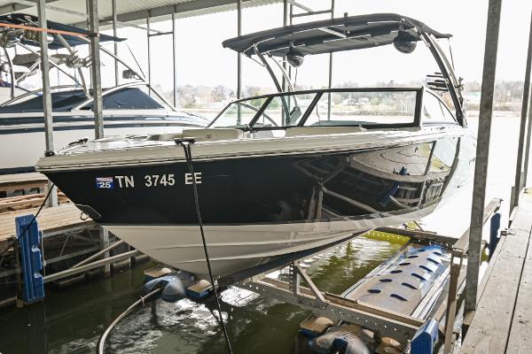 Cobalt CS23 2020 Cobalt CS23 boat docked on a lift in a marina.