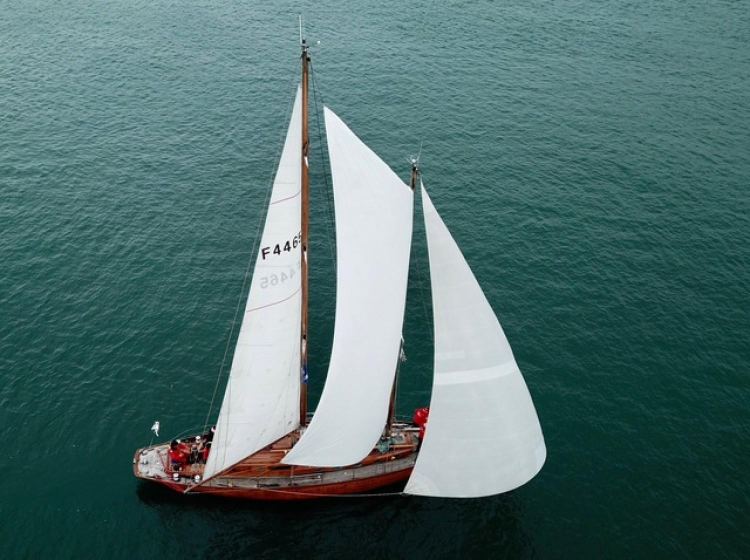 1939 Abeking & Rasmussen goélette bermudienne 15 m