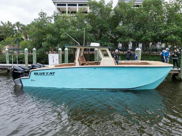 2025 BlueCat 30 Fiberglass/30Carbonfiber