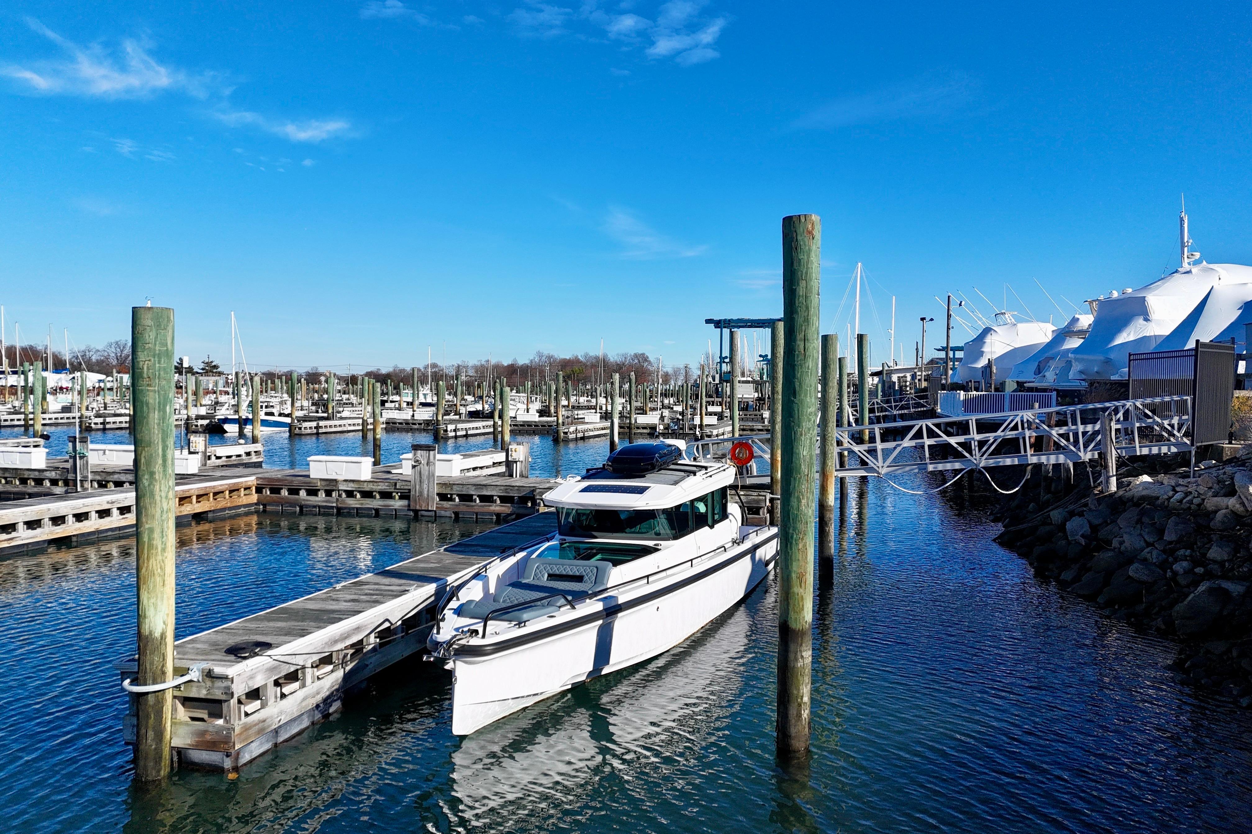 2023 Axopar 37 Cross Cabin