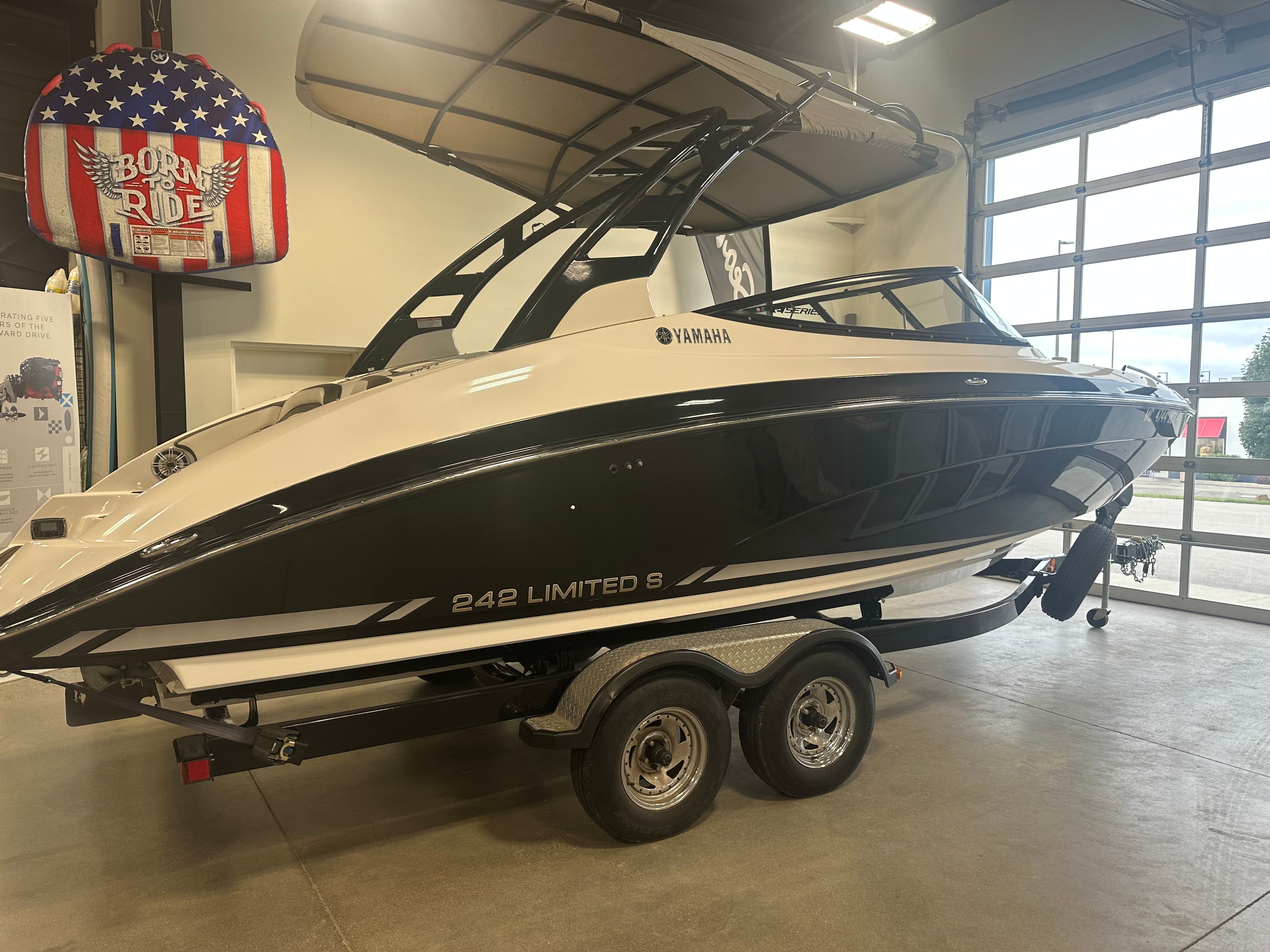 2016 Yamaha Boats 242 Limited S