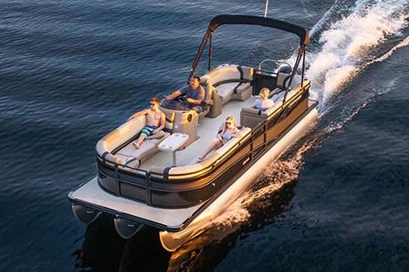Crestliner Boat image