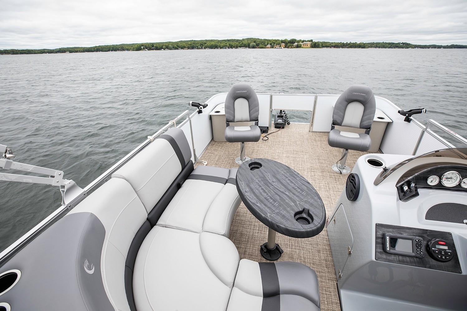 Crestliner Boat image