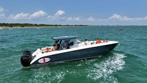 2013 Cigarette Huntress 42'