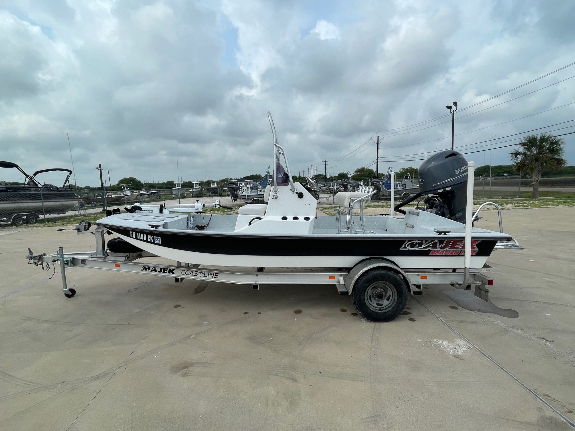 2014 Majek 18 Redfish Tunnel Cc