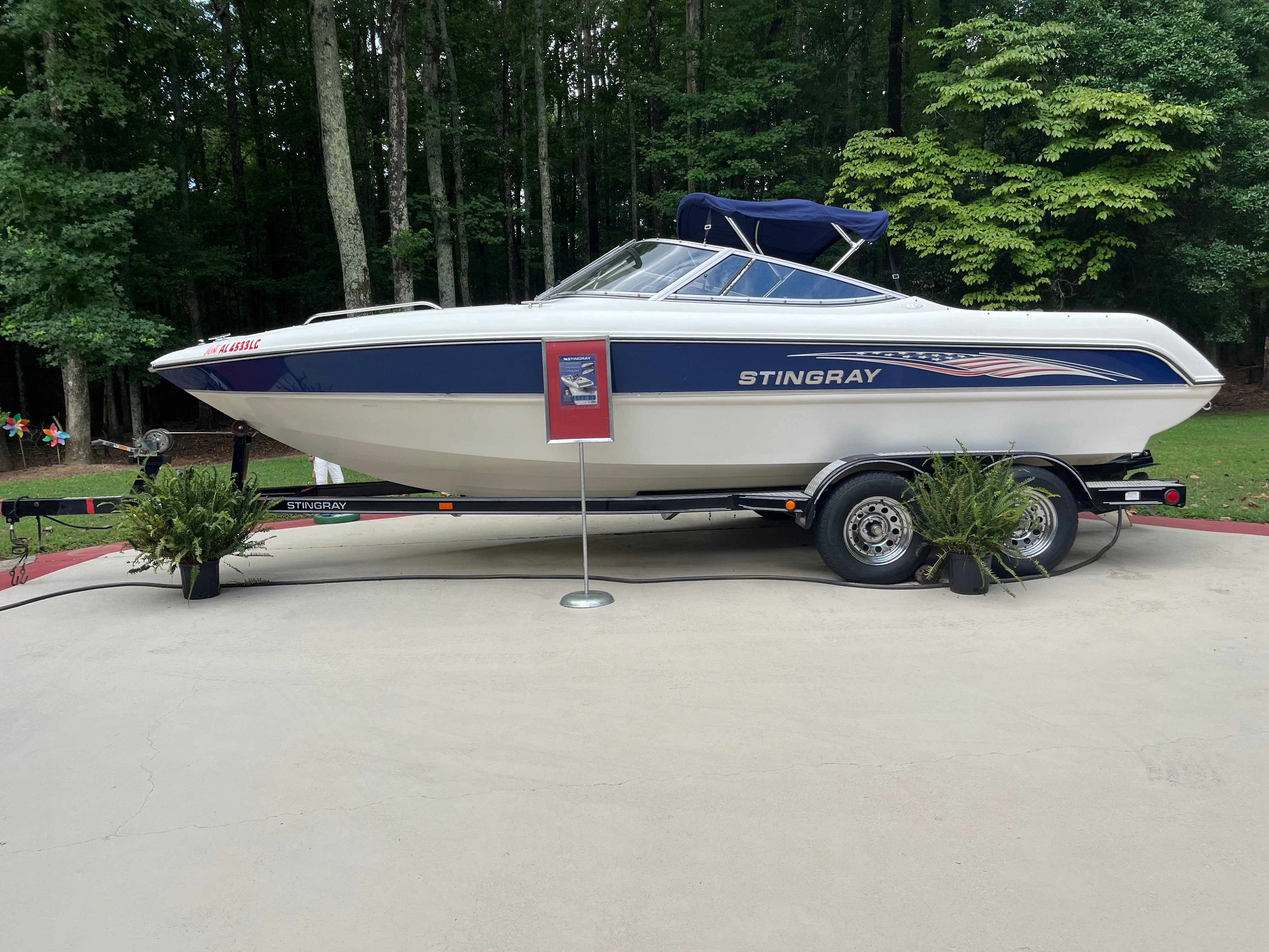 2004 Stingray 220 LX
